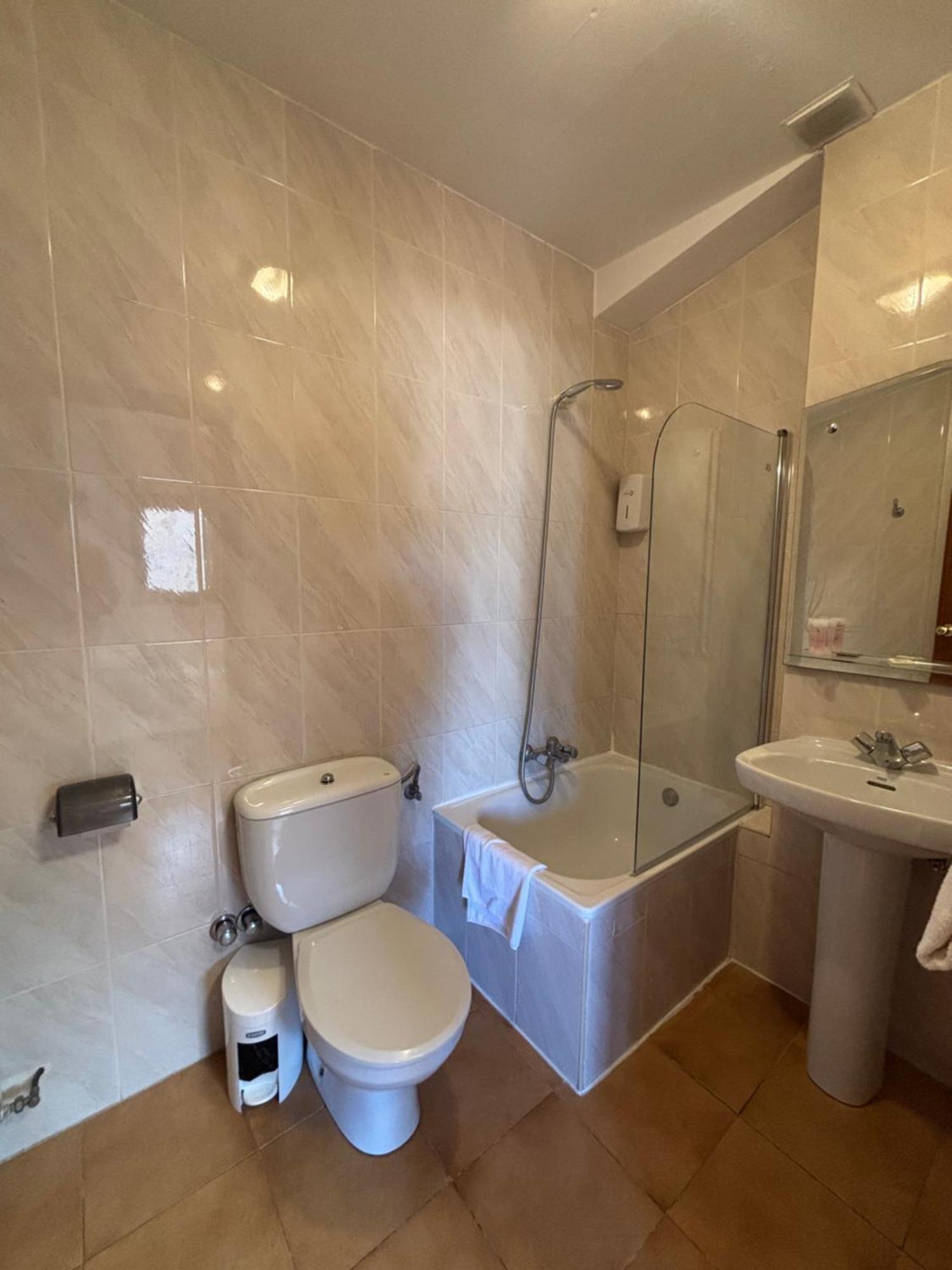 Hostal Legaz Funes Εξωτερικό φωτογραφία