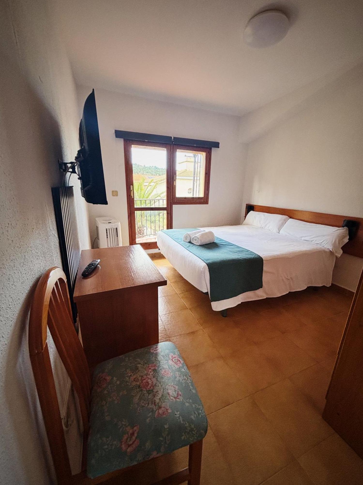 Hostal Legaz Funes Εξωτερικό φωτογραφία