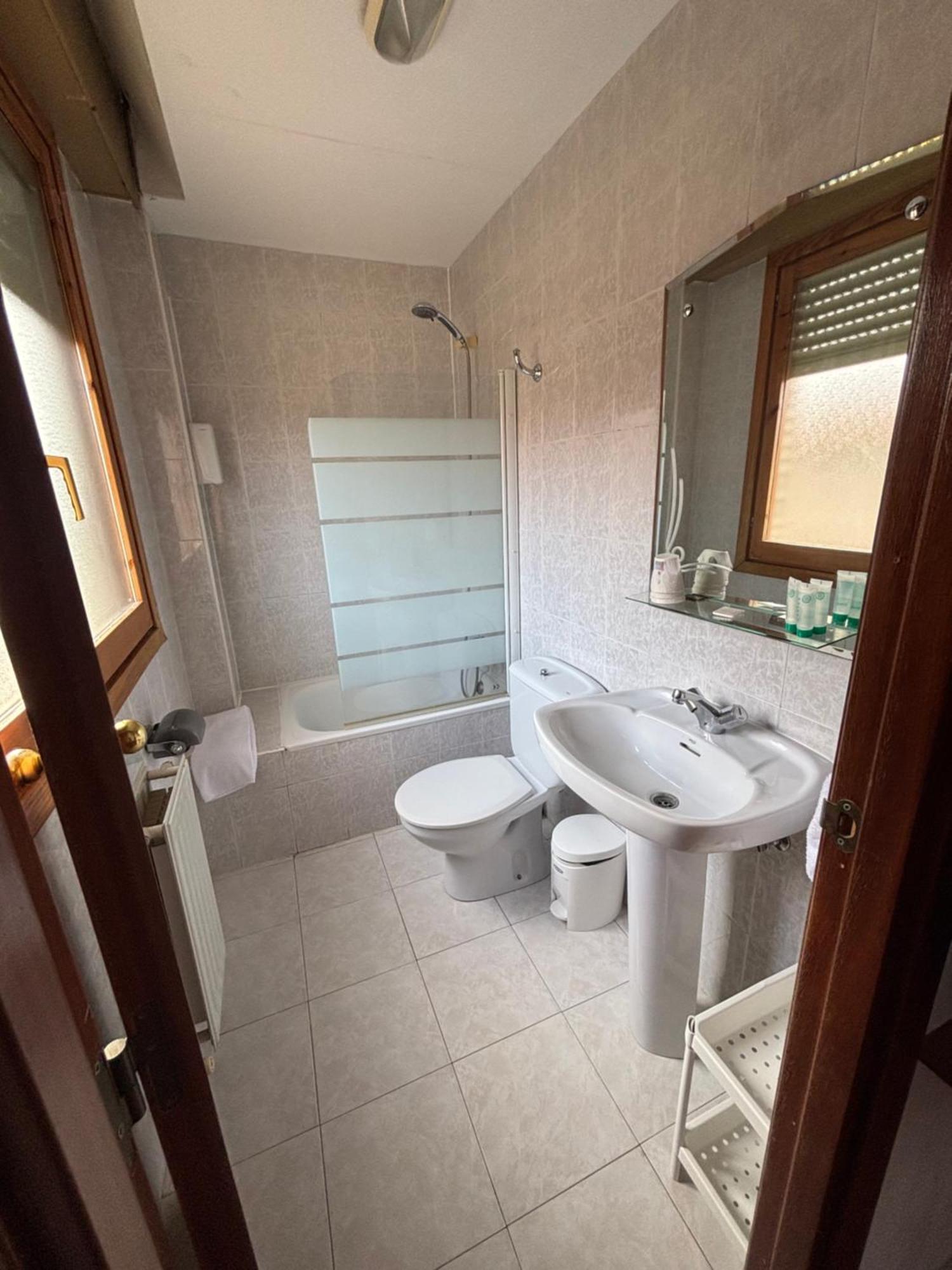Hostal Legaz Funes Εξωτερικό φωτογραφία