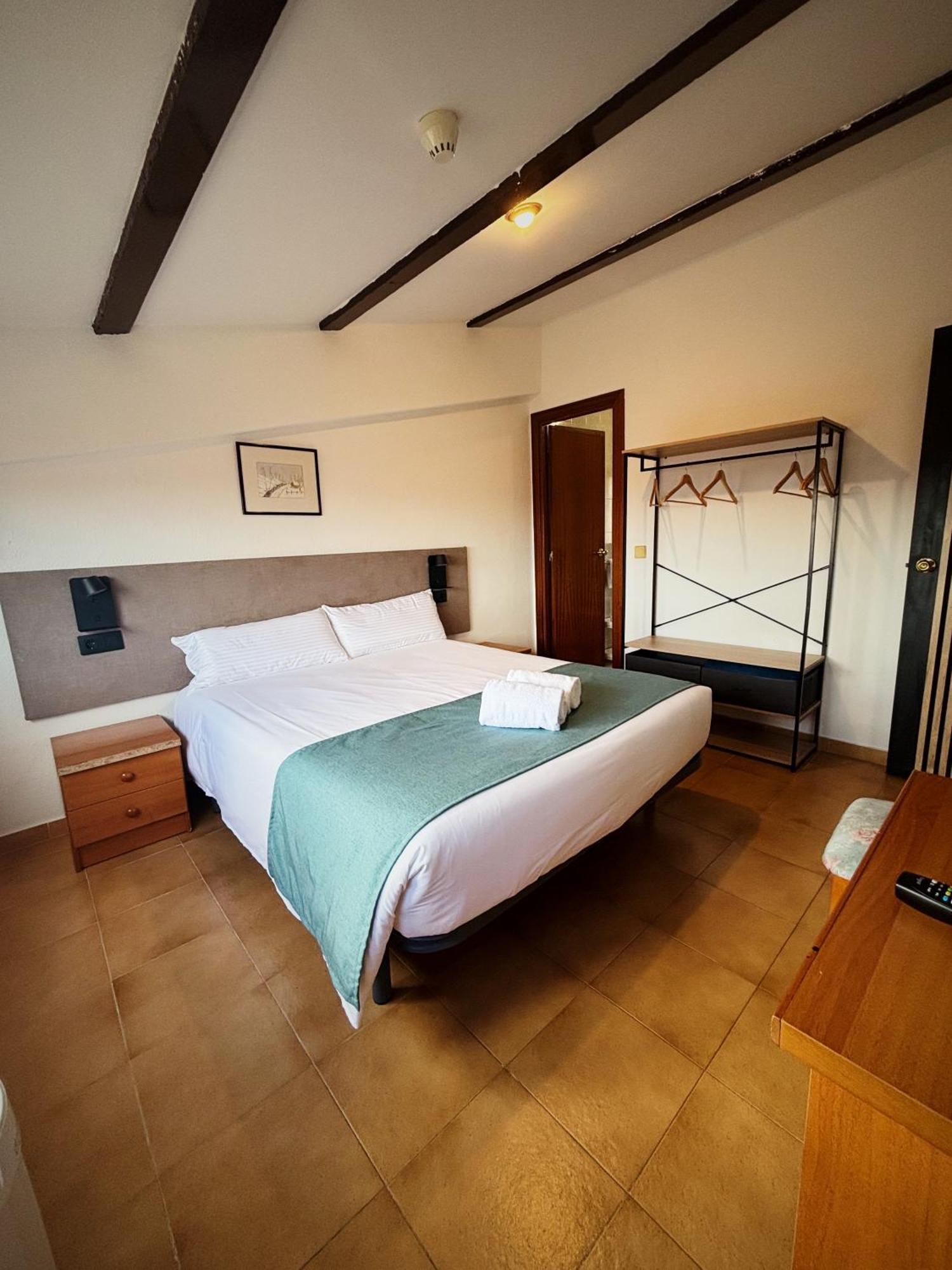 Hostal Legaz Funes Εξωτερικό φωτογραφία
