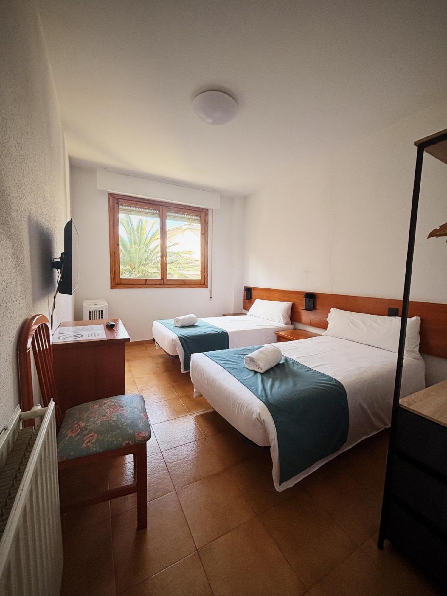 Hostal Legaz Funes Εξωτερικό φωτογραφία