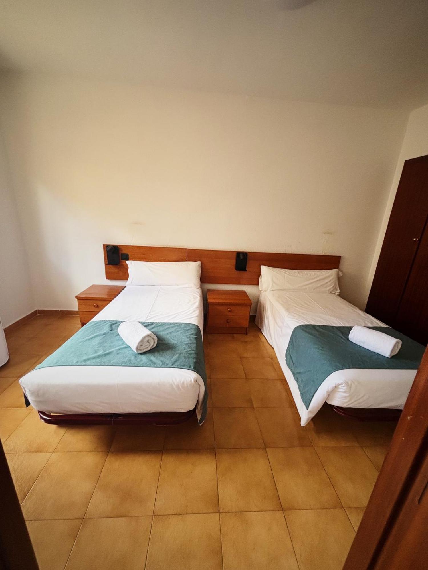 Hostal Legaz Funes Εξωτερικό φωτογραφία