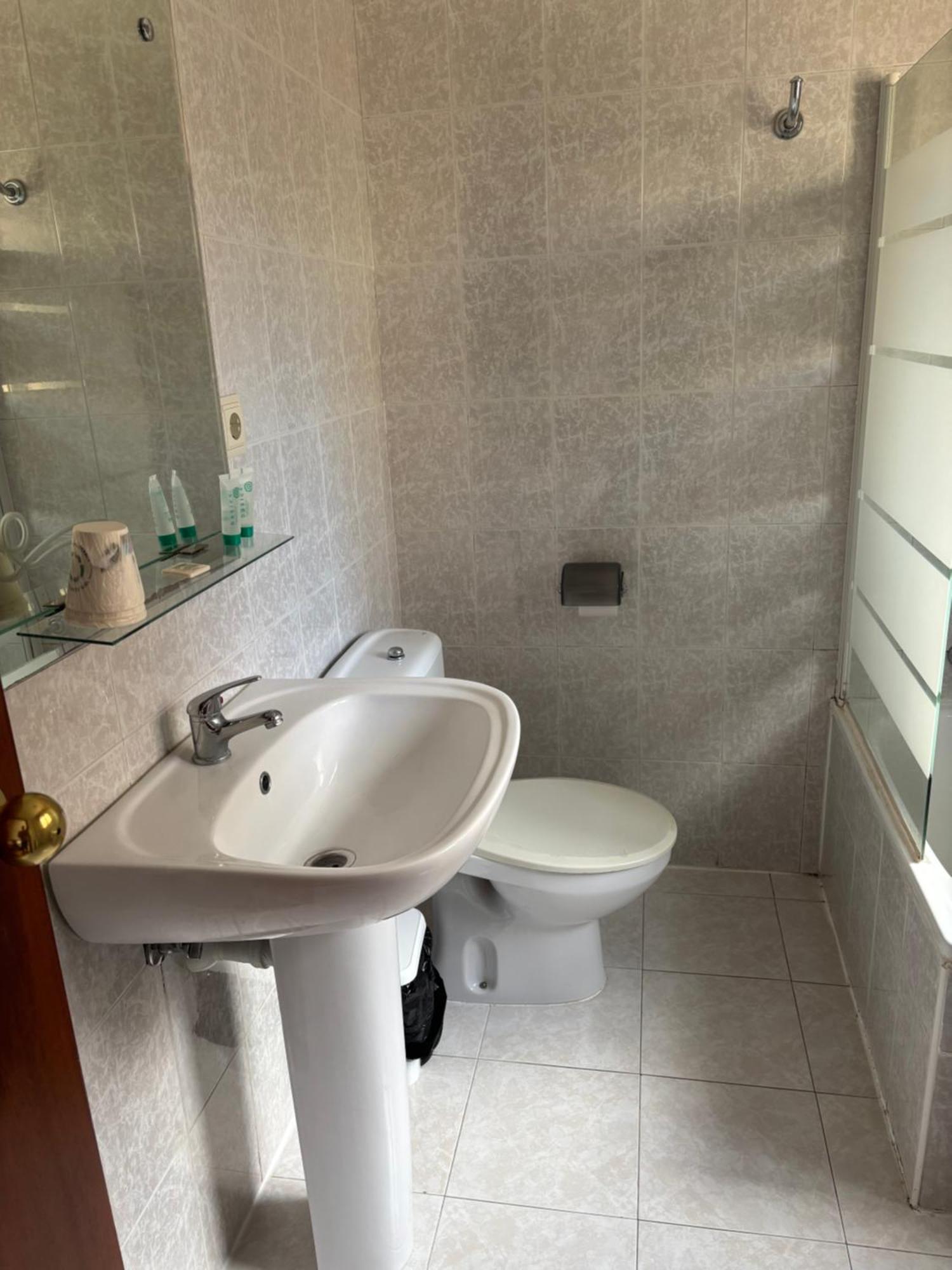 Hostal Legaz Funes Εξωτερικό φωτογραφία