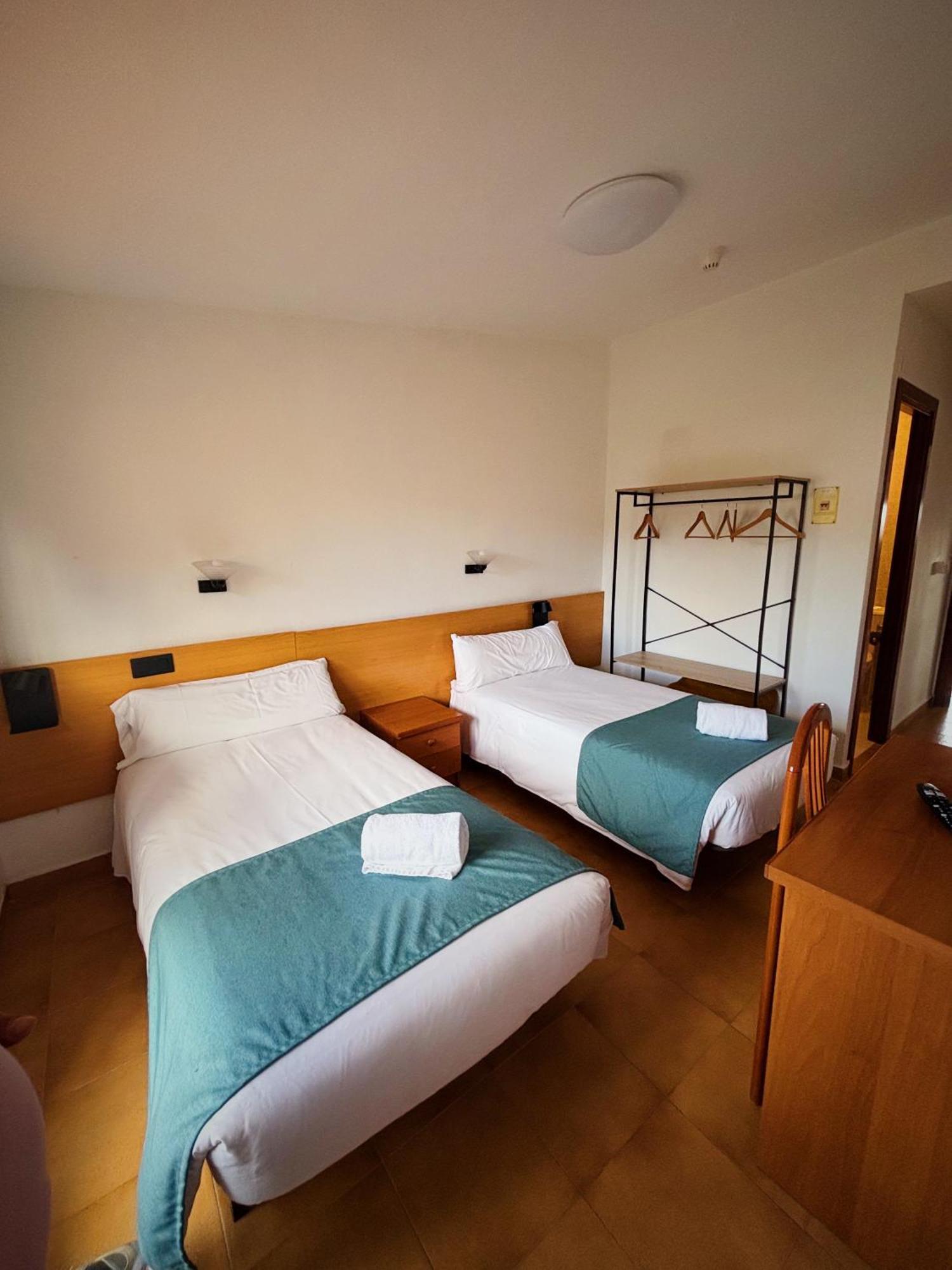 Hostal Legaz Funes Εξωτερικό φωτογραφία